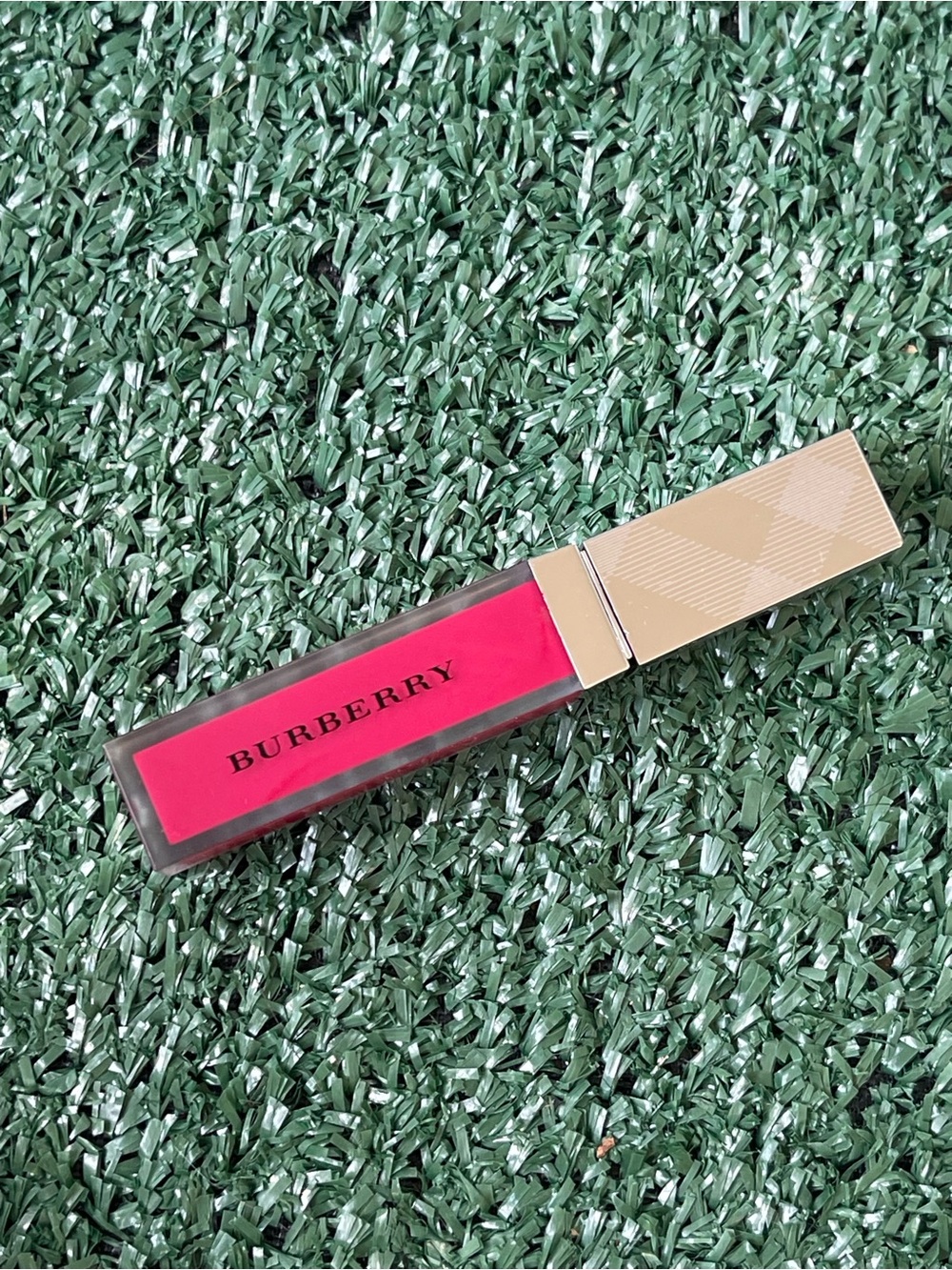 Burberry Liquid Lip Velvet in Magenta